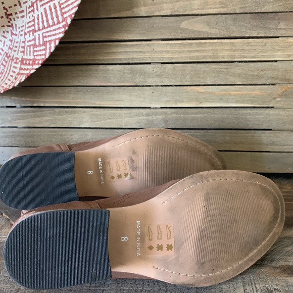 Urban Outfitter EC Side Overlap Boot 💕 - Picture 3 of 8